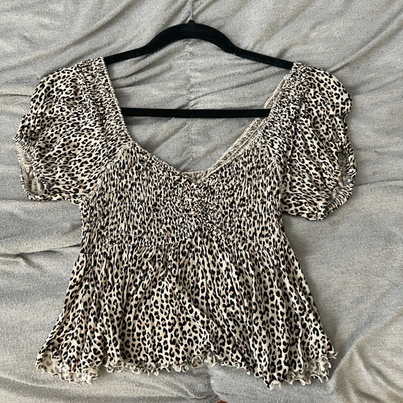 Cheetah v-cut top - Picture 3 of 4